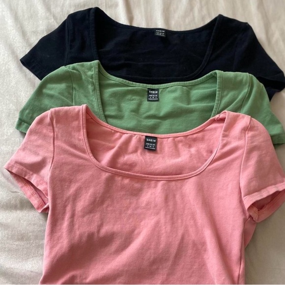 SHEIN EZwear Summer 3pcs Scoop
Neck Solid Tee - Picture 1 of 2
